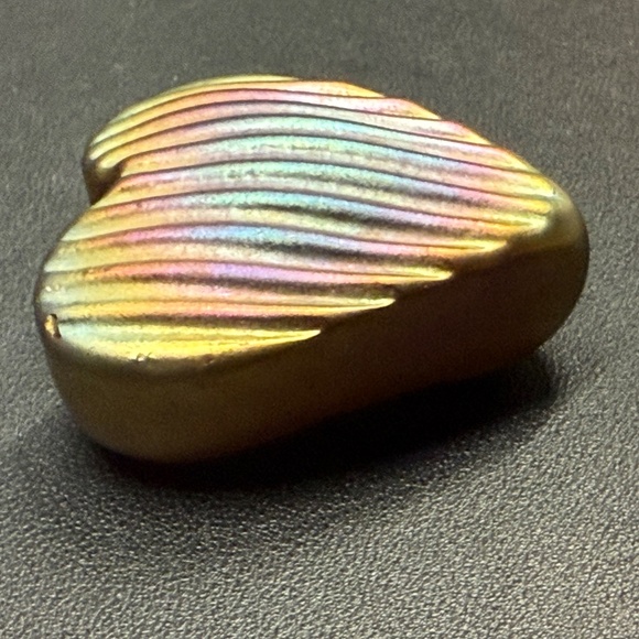 Robert Held Art Glass Iridescent Blue Gold Purple Heart Hand Blown Paperweight - Picture 3 of 4